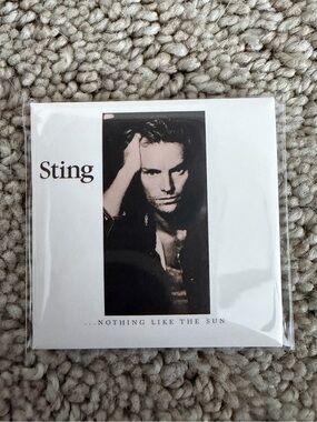 Mini Brands Vinyl Sting Englishman in New York UNCOMMON Really Works